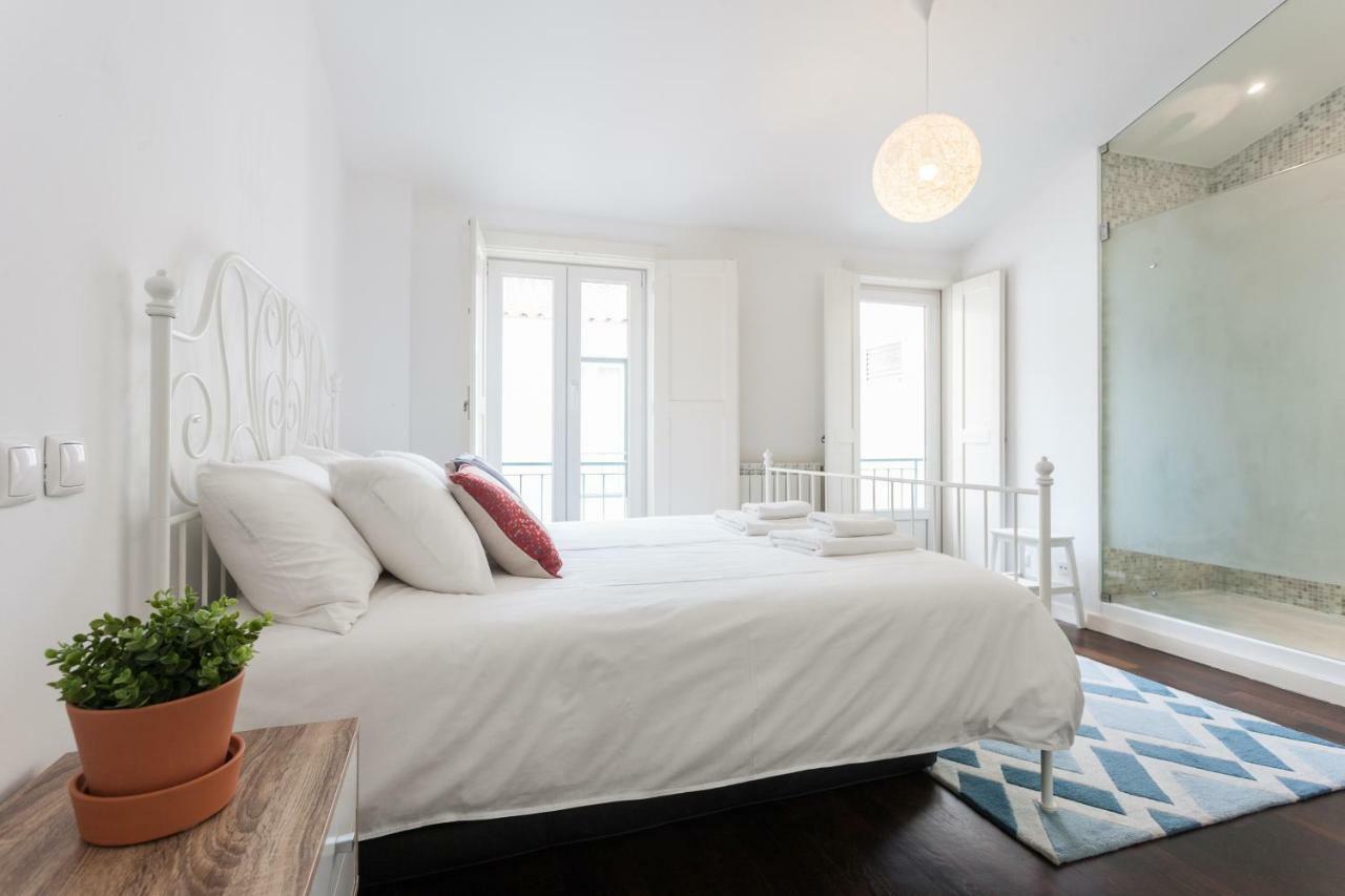 Explore Vibrant From A Designer Loft At Casa Da Barroca * Lissabon
